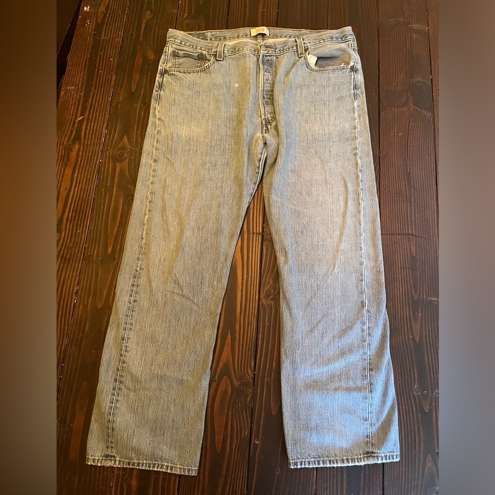 Men’s Levi, 501 straight leg button fly 42X 32